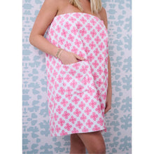 Load image into Gallery viewer, Brushstrokes Pink Bath Wrap
